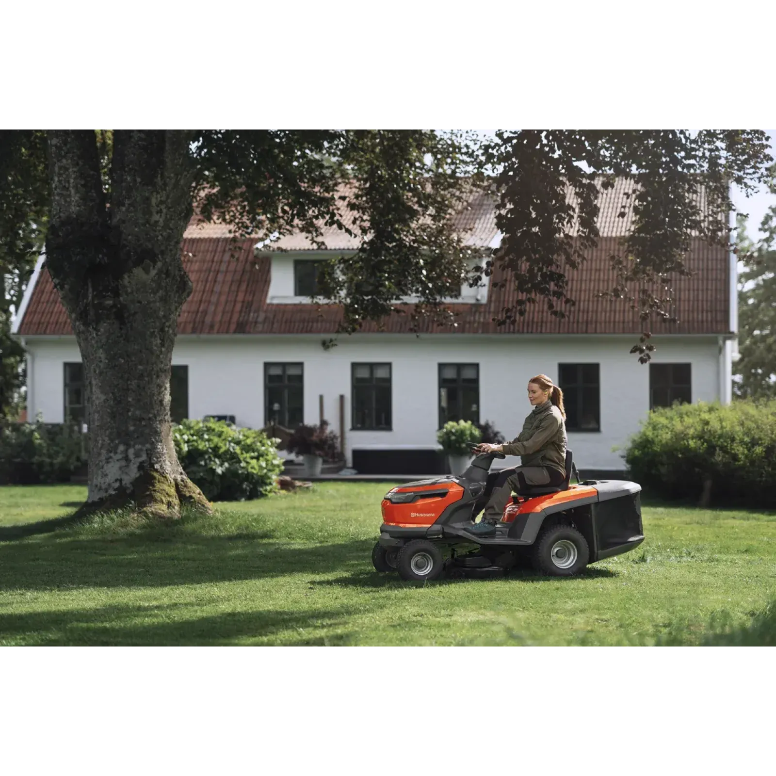 Большие площади — не проблема: Как садовые тракторы Husqvarna экономят Ваше время и создают газон мечты