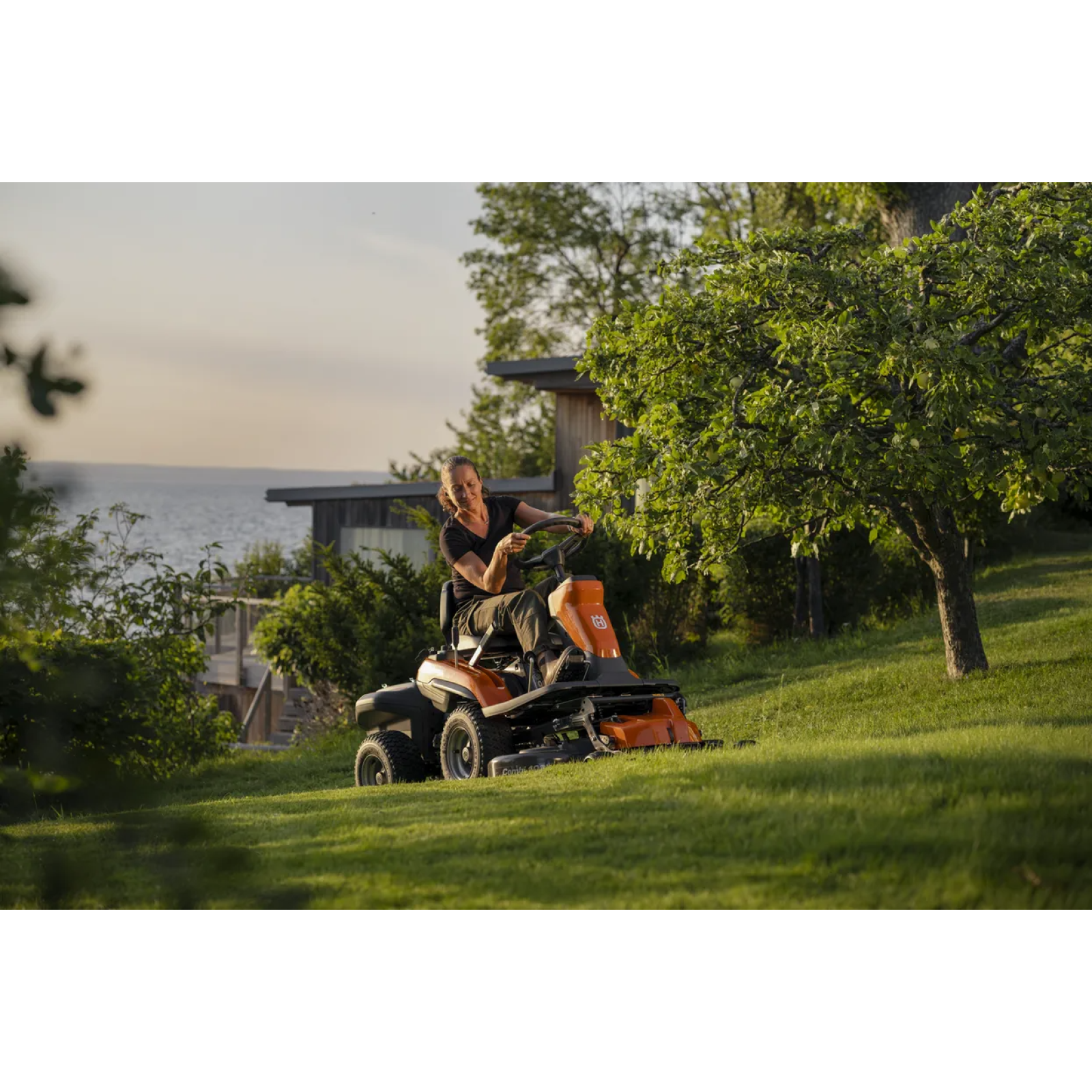 Бытовой Аккумуляторный Райдер Husqvarna R 200iX AWD 9707480-01
