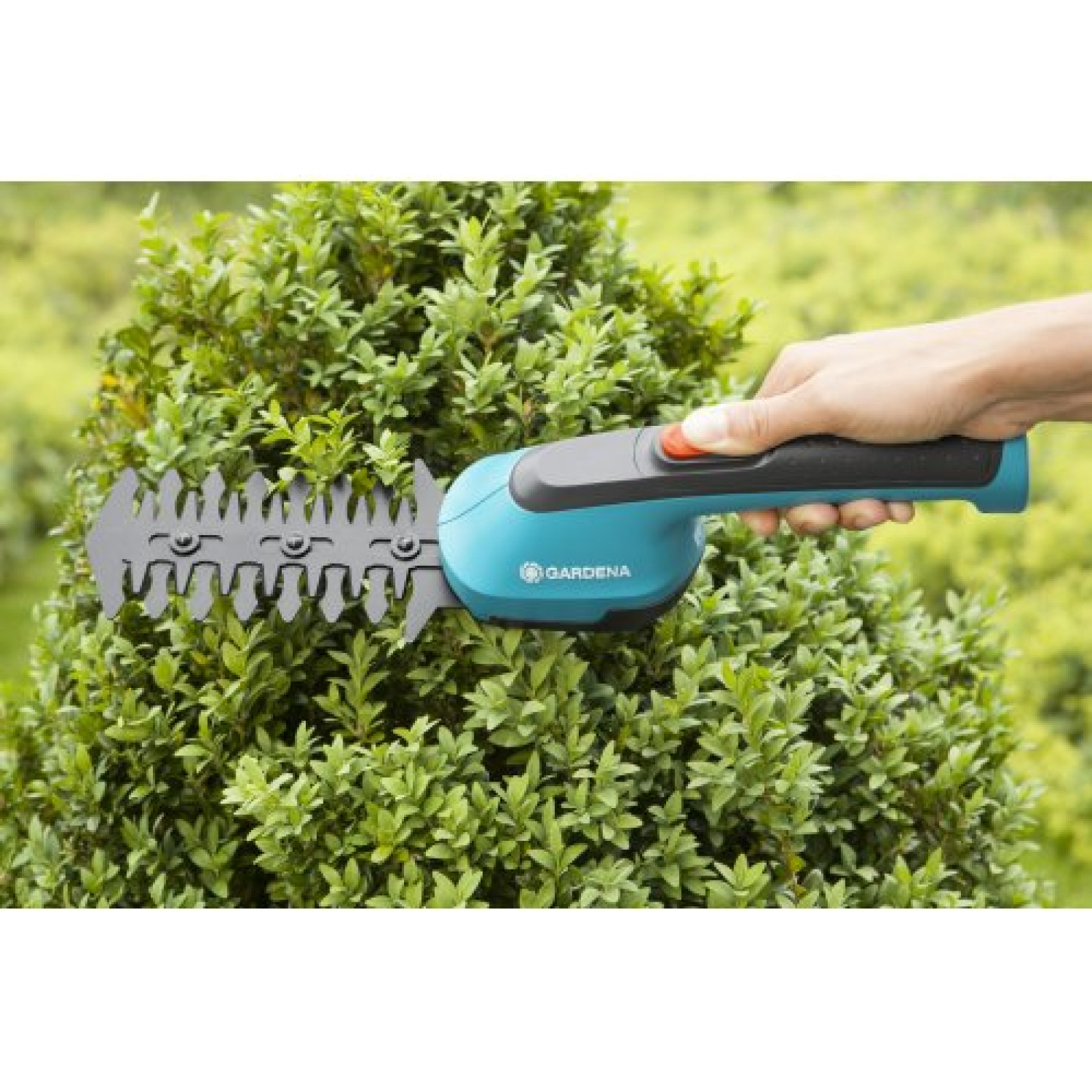 Кущоріз-Траворіз Акумуляторний Gardena AccuCut KIT (АКБ+ЗП) 09883-34.000.00