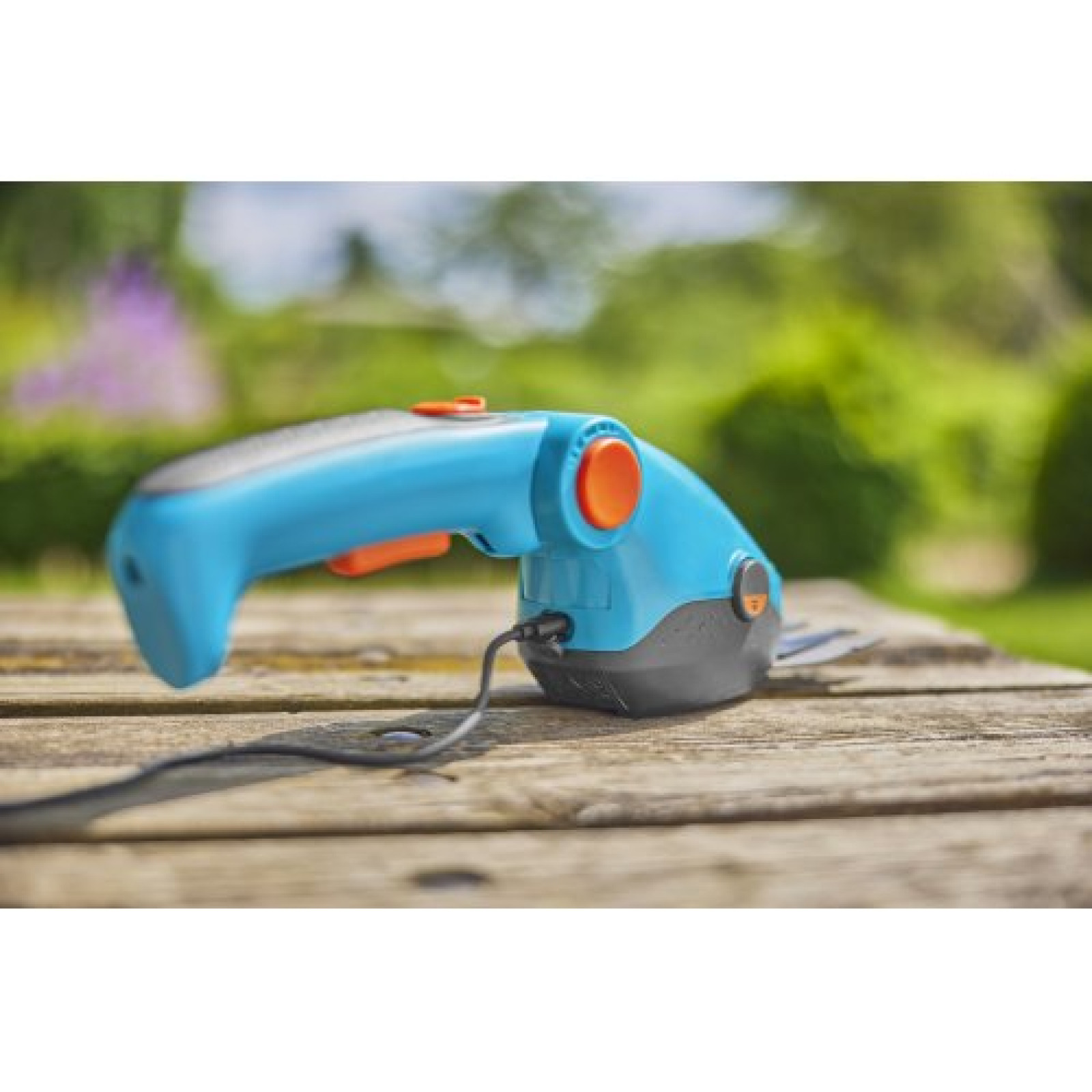 Кущоріз-Траворіз Акумуляторний Gardena ComfortCut KIT (АКБ+USB+Спрей) 09888-20.000.00