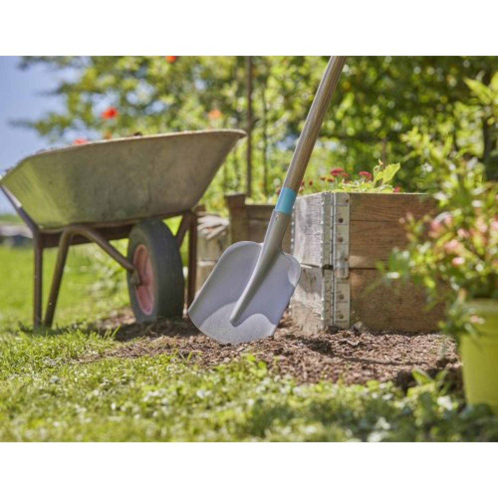 Лопата совковая Gardena NatureLine 131 см