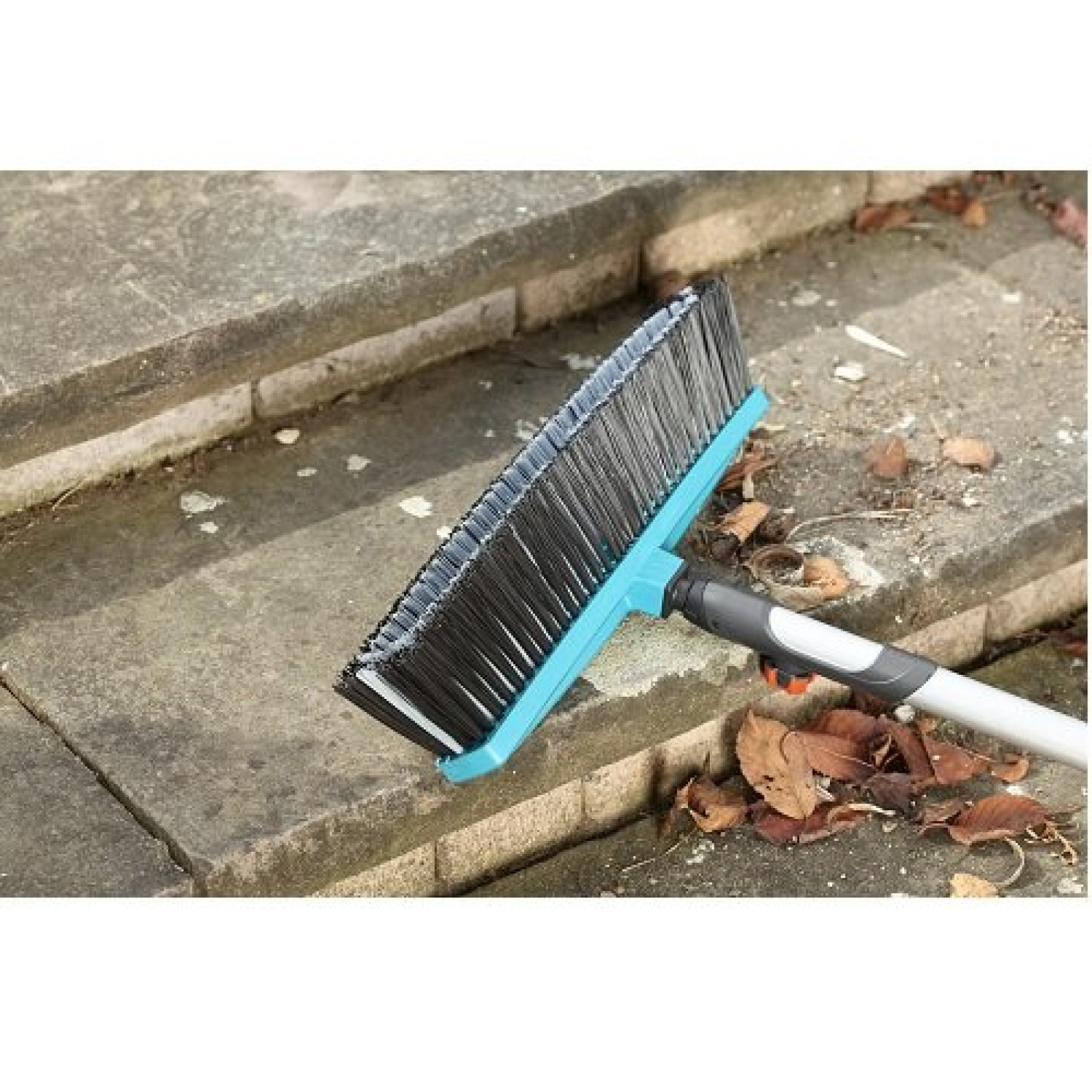 Комплект для уборки: щетка  45 см + ручка Gardena Combisystem Комплект для уборки: щетка  45 см + ручка Gardena Combisystem