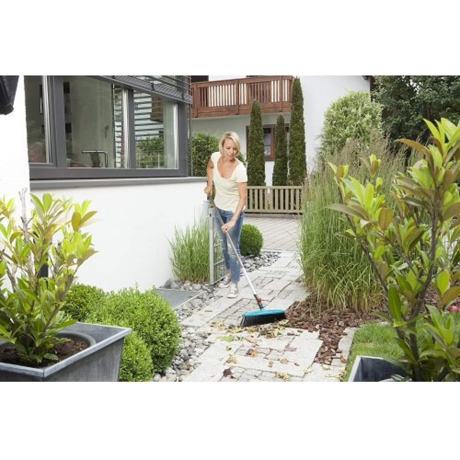 Комплект для уборки: щетка  45 см + ручка Gardena Combisystem Комплект для уборки: щетка  45 см + ручка Gardena Combisystem