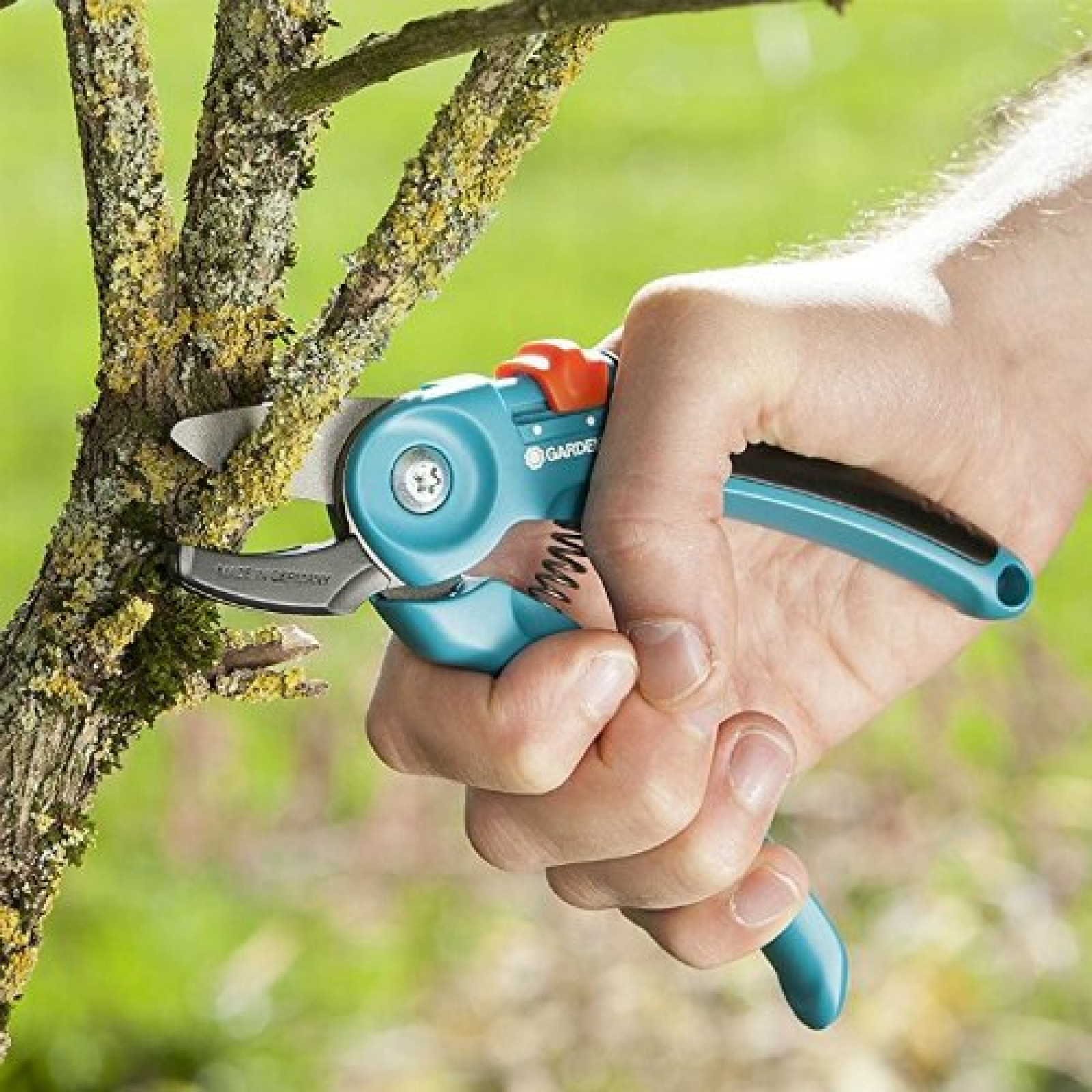 Секатор Gardena 8855 с наковальней