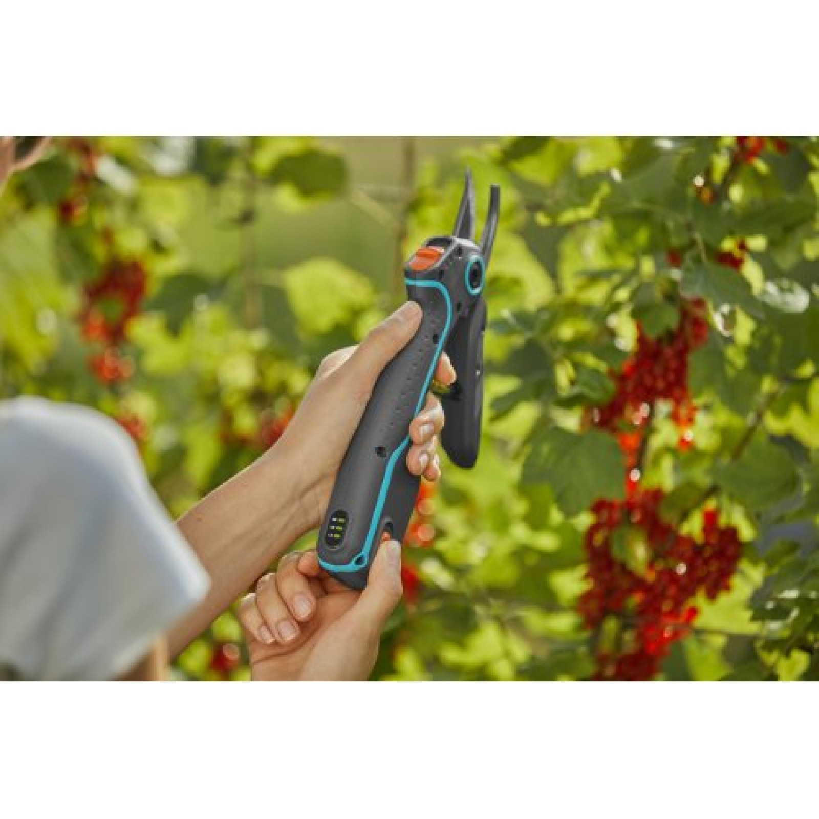 Секатор аккумуляторный Gardena AssistCut 25 мм
