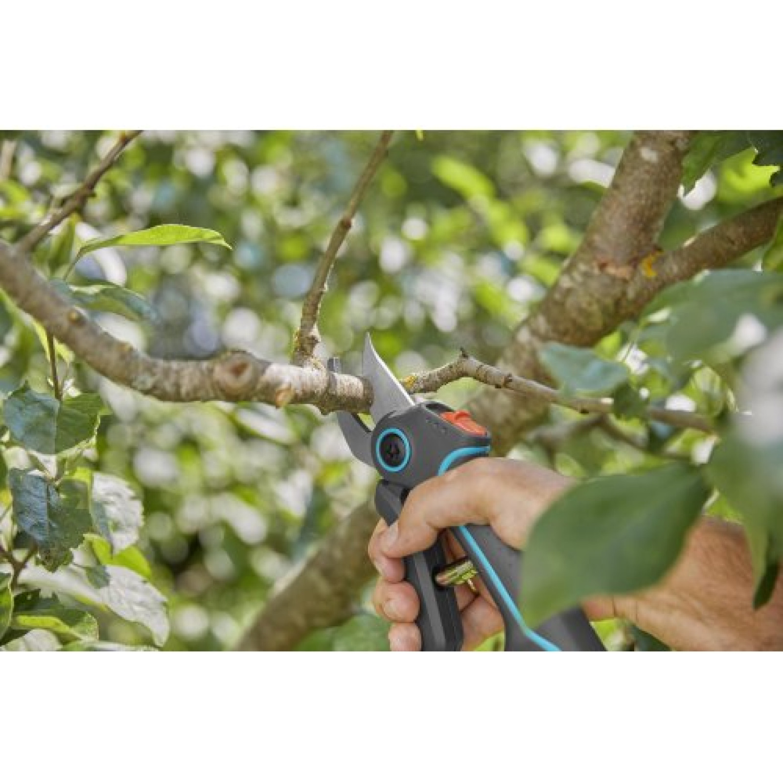 Секатор аккумуляторный Gardena AssistCut 25 мм