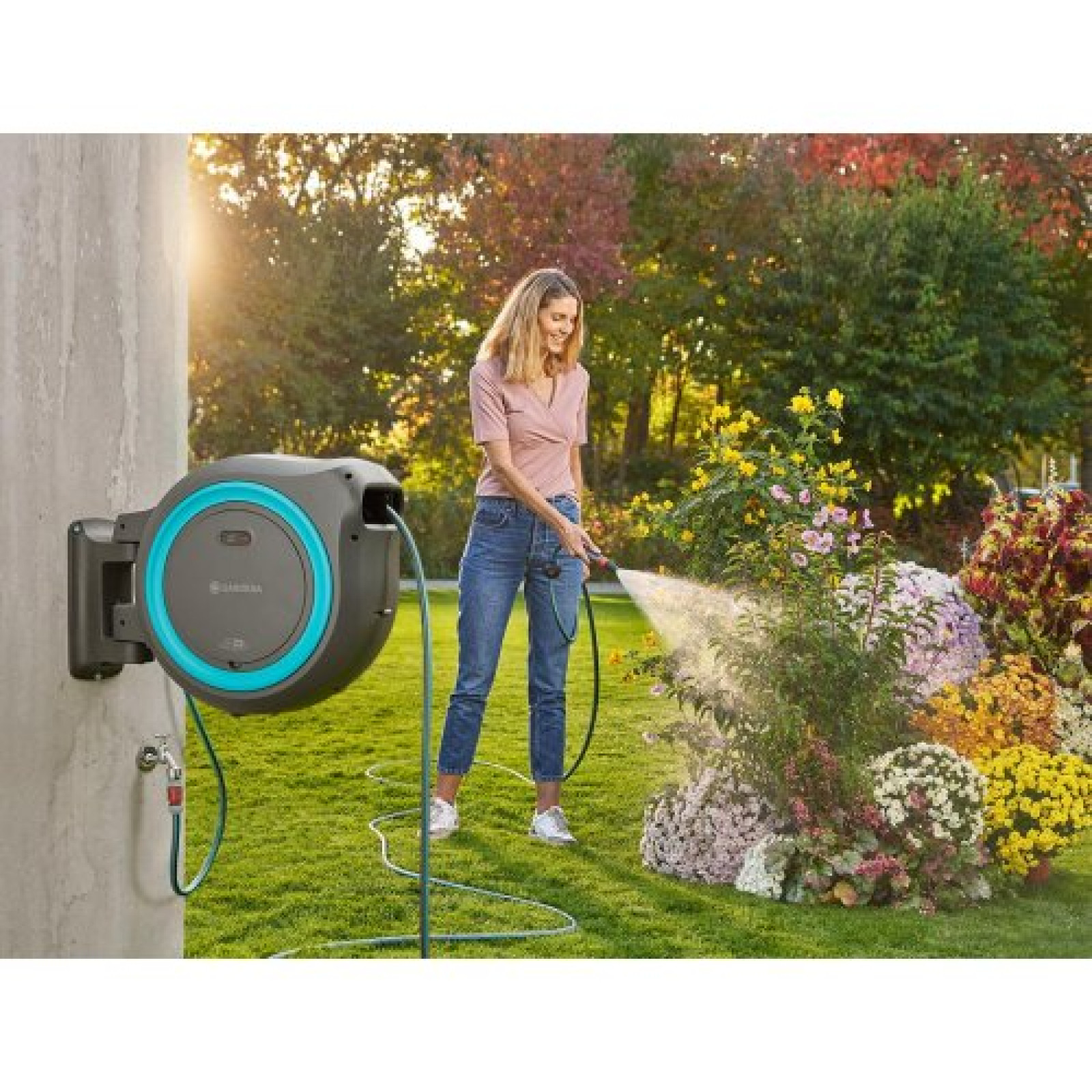 Котушка настінна Gardena RollUp L бірюзова + набір для поливу 30 м