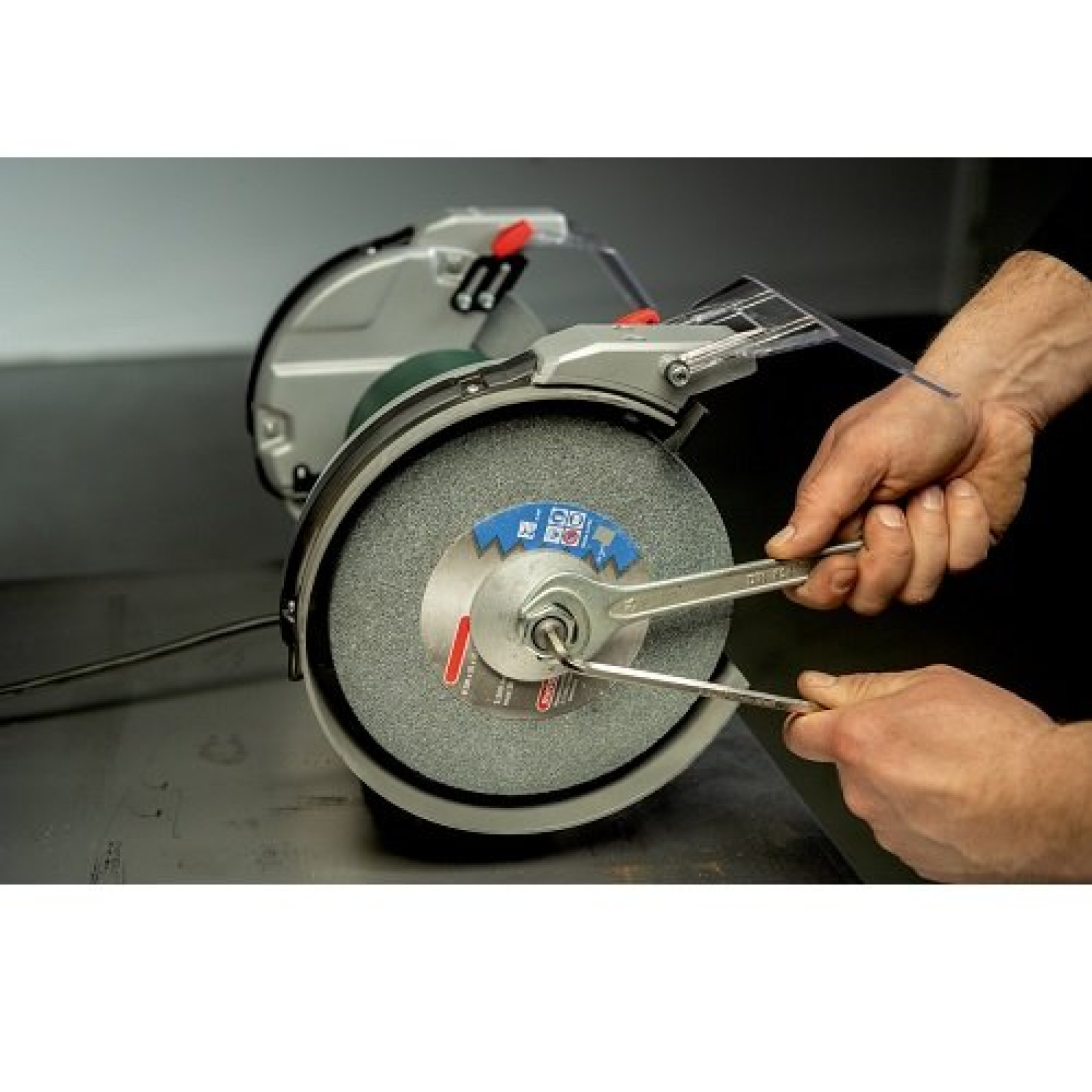 Точильний Верстат Metabo DS 200 Plus 604200000