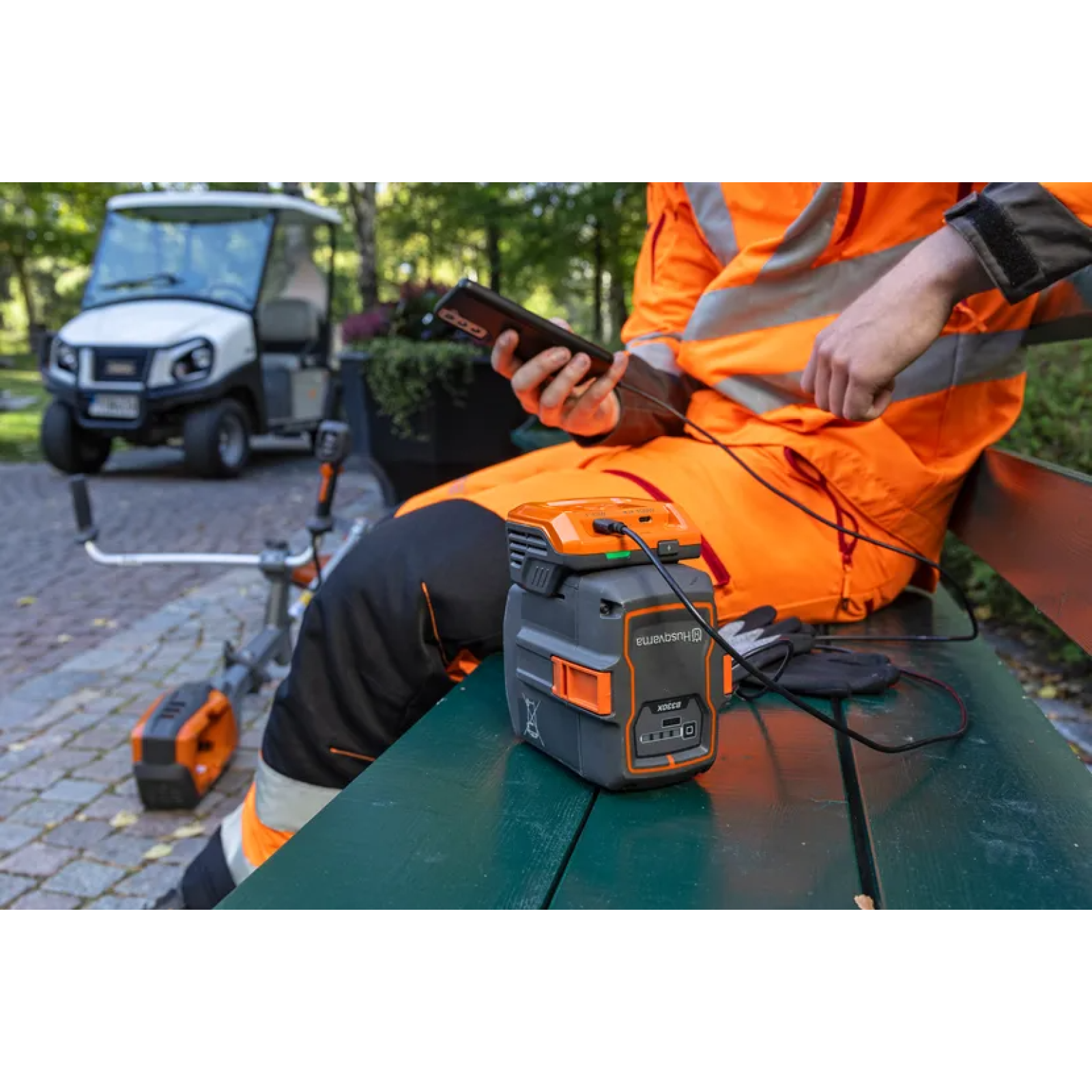 Зарядное устройство Husqvarna 40-USB150X (двусторонний USB-адаптер) 9707225-01